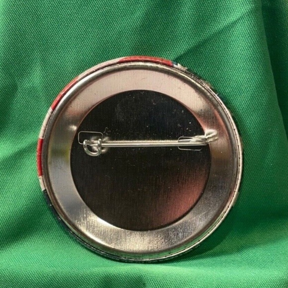 2016 Donald Trump President Button - Picture 2 of 3